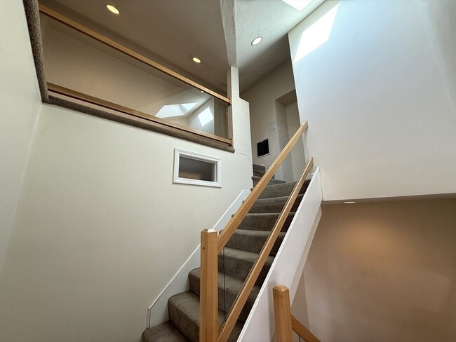 Building Photo - 227 Captain Eames Cir