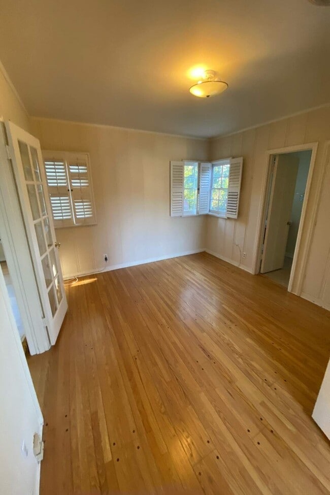 Building Photo - 4160 Holly Knoll Dr