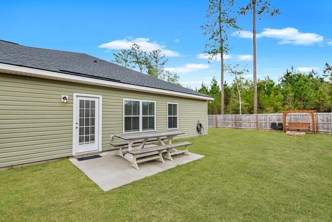 Building Photo - AVAILABLE JUNE [PETS PERMITTED]