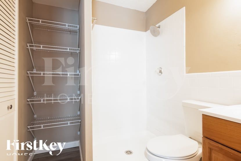 Building Photo - 9553 Winkler Dr