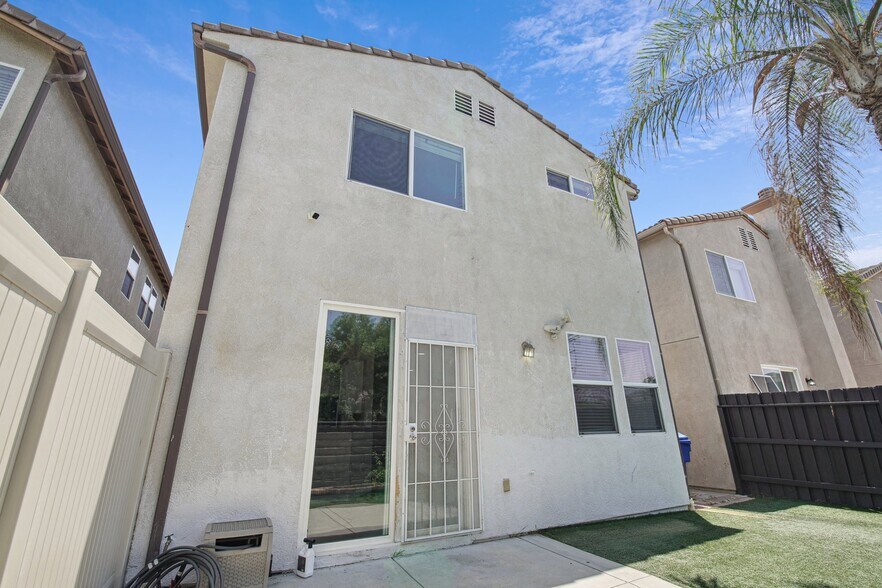 Building Photo - 9449 Hendrix Ln