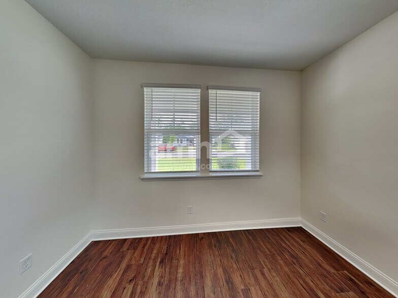 Building Photo - 352 Banyan Frst Dr