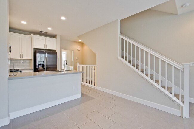 Building Photo - Exquisite 3 bedroom 3 bathroom home in San Jose Blossom Hill area!