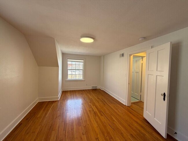 Building Photo - $1,950 | 3 Bedroom, 2 Bathroom House | NO Pets | Available for Immediate Move In!