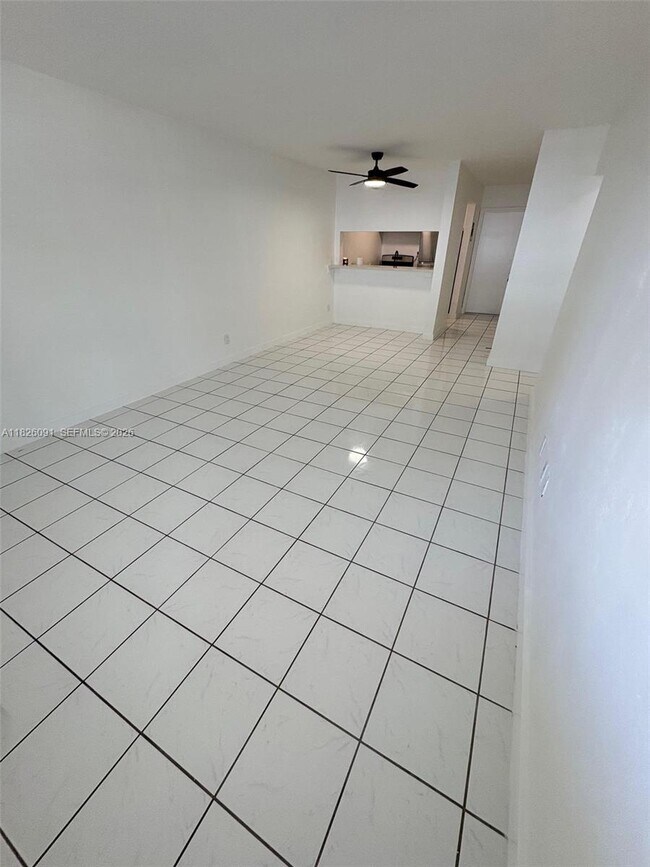 Building Photo - 505 NE 30th St