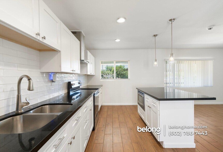 Building Photo - 3313 N 43rd Pl