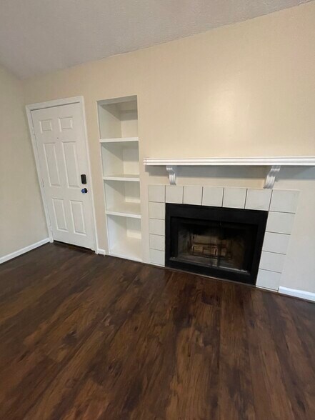 Building Photo - 909 Wentworth Ct