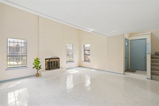 Building Photo - 8583 Wilcrest Dr