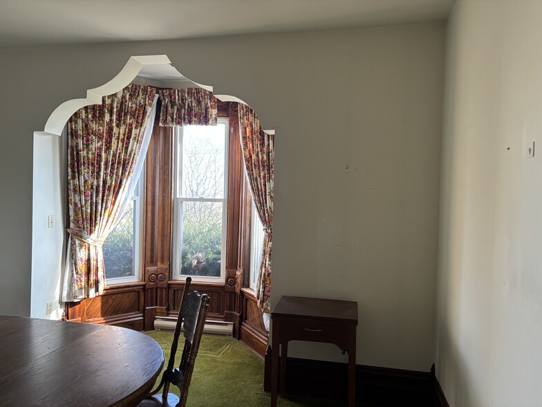 Dining Room - 10442 Swamp Rd