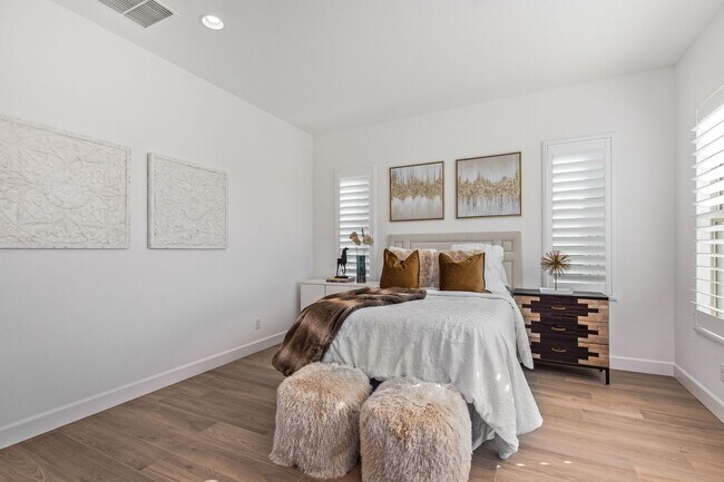 Building Photo - Luxury Rental in Queen Creek - Try Before You Buy