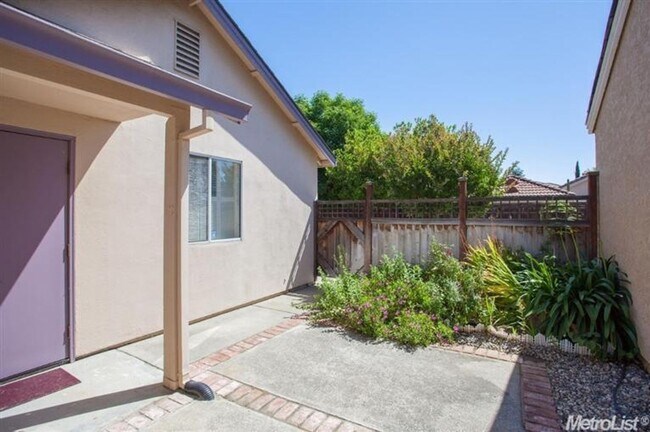 Building Photo - West Davis three bedroom available for September move in!