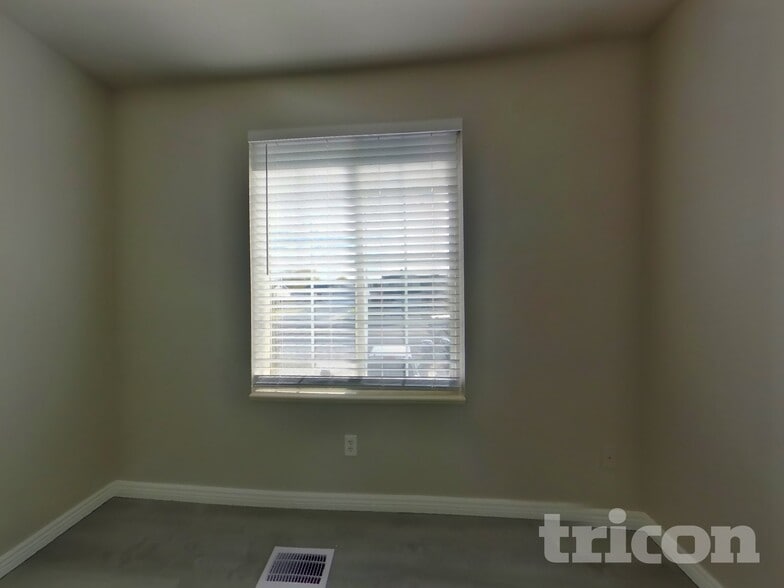 Building Photo - 5447 Midland Dr