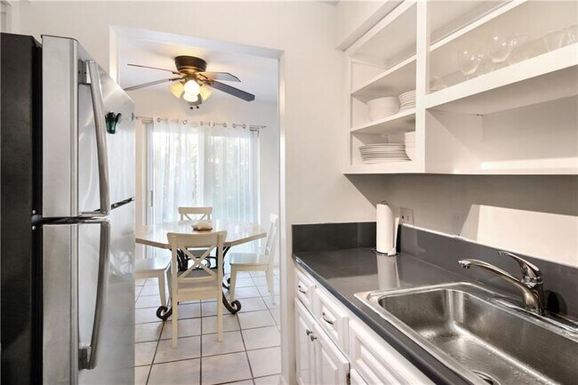 Building Photo - 3230 NE 13th St