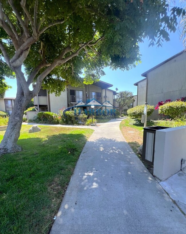 Building Photo - Charming Studio in Gated Community