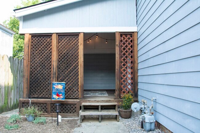 Building Photo - 714 Spring St