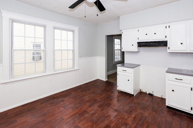 Building Photo - 9903 Sladden Ave