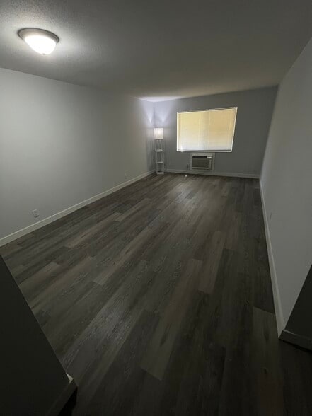 Building Photo - 1350 E Sample Rd