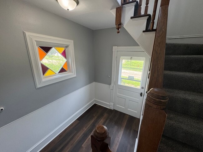 Building Photo - 3 Bed, 1.5 Bath Home with Huge Yard, Deck ...