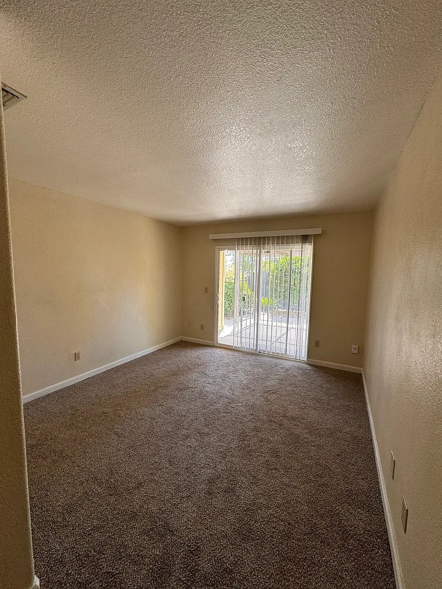 Building Photo - 5327 Hillsdale Blvd