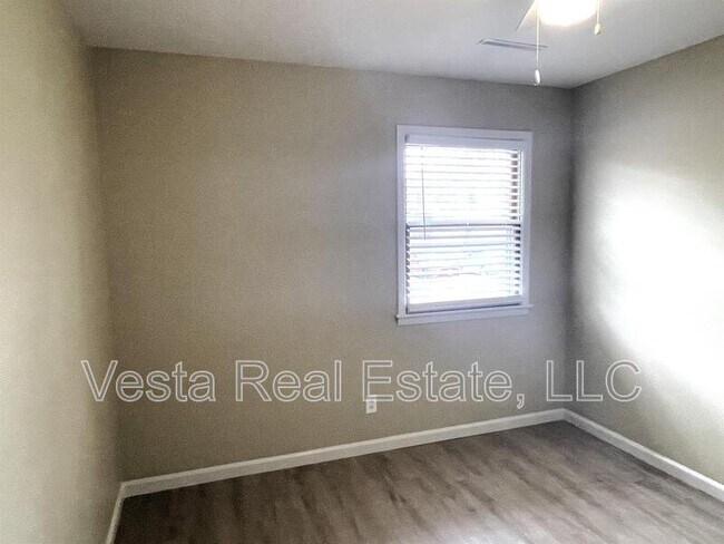 Building Photo - 506 E Locust St