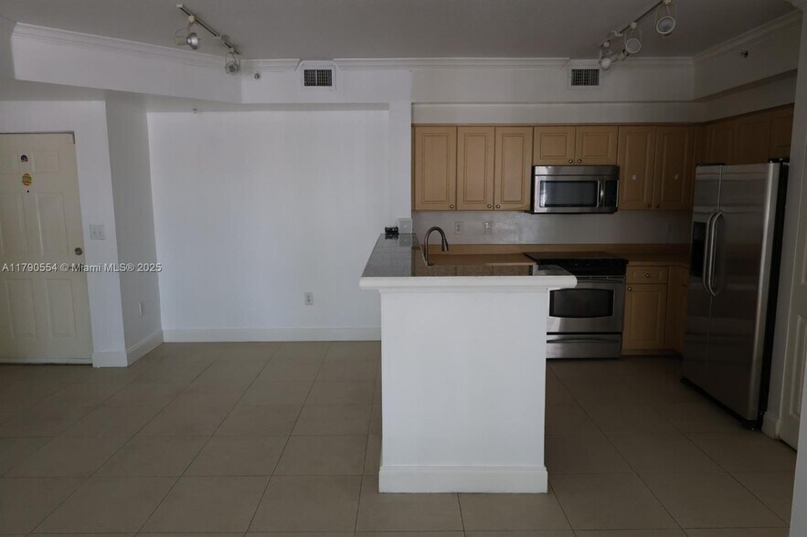Building Photo - 6801 SW 44th St