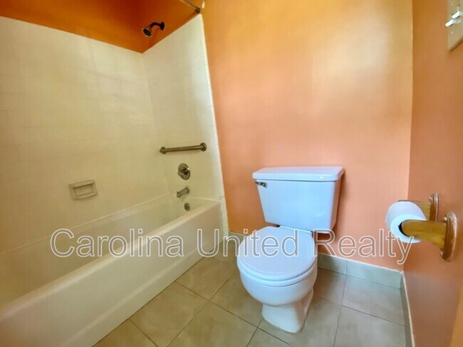 Building Photo - 3914 Aster Dr