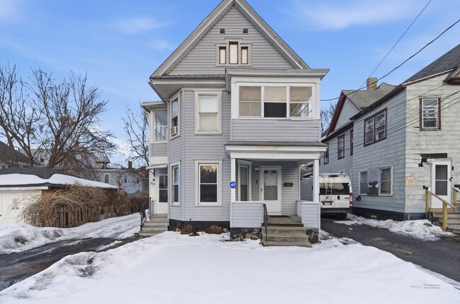 Building Photo - 107 Charles Ave