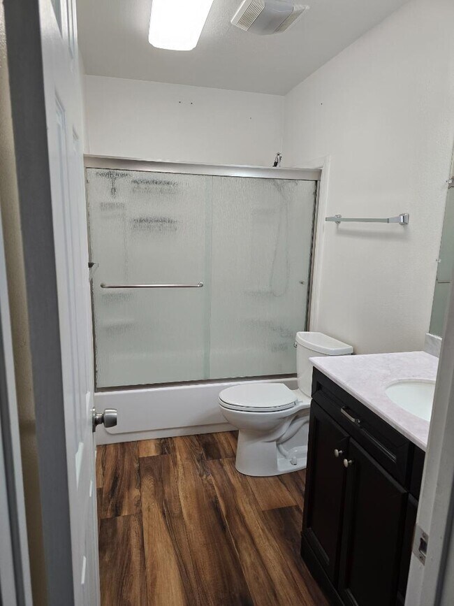 Building Photo - 1735 E Washington St