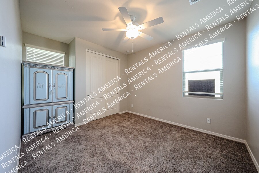 Building Photo - 16215 W Camino de Oro