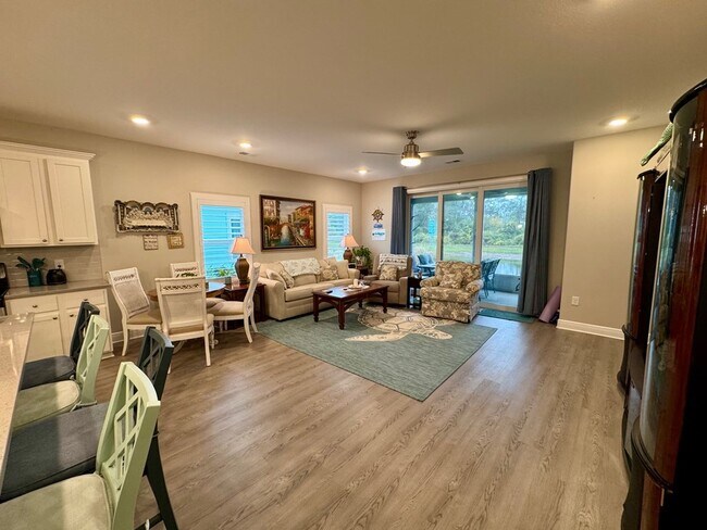 Building Photo - 176 Arazzo Wy