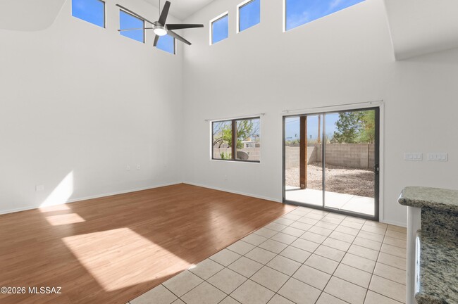 Building Photo - 853 W Calle Estrella De Noche