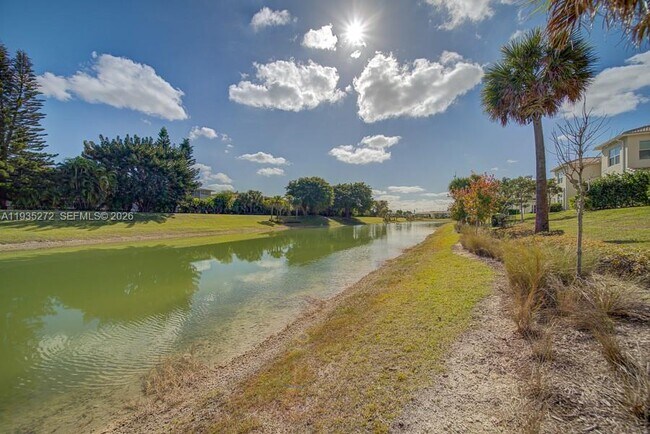 Building Photo - 1023 Eucalyptus Dr