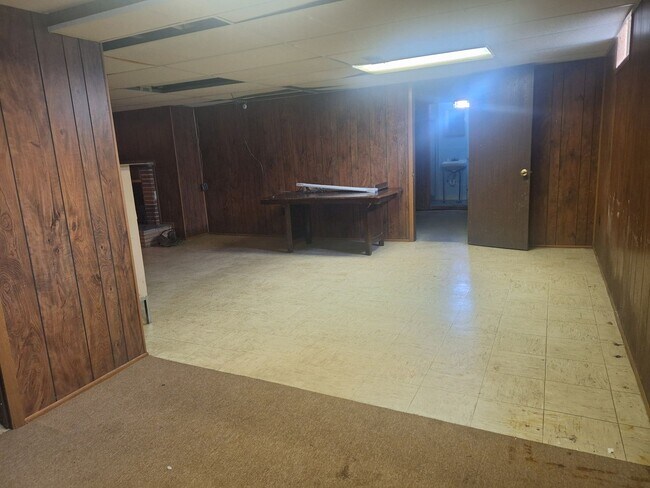 Building Photo - 18420 Sunset St
