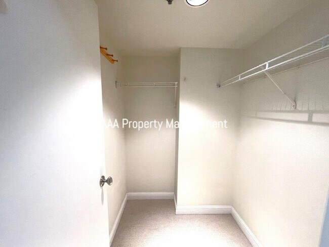 Building Photo - 2530 Oak Rd