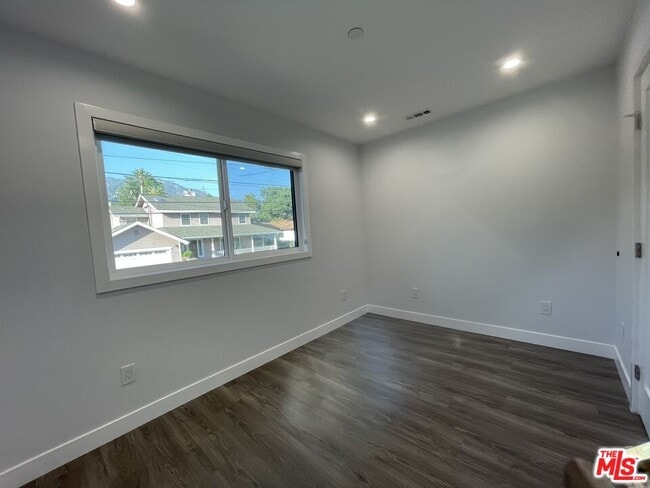 Building Photo - 6204 1/2 Mayfield Ave
