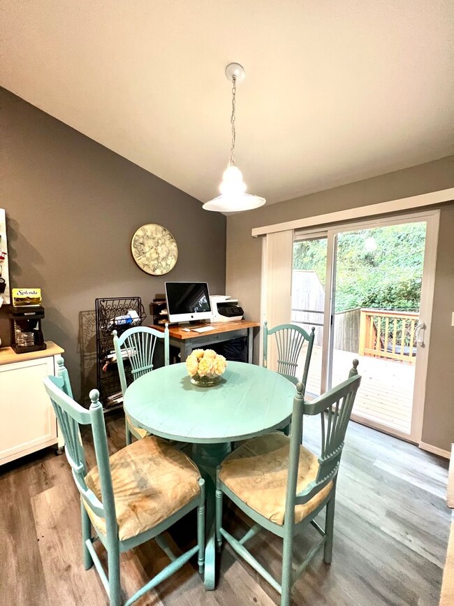 Building Photo - Remodeled 3-Bedroom Duplex Home in North G...