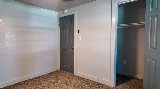 Building Photo - 5717 S Francis Ave