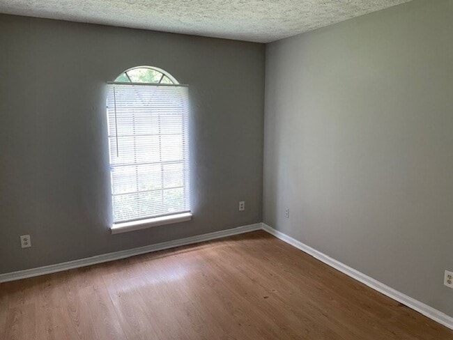 Building Photo - 8228 Englewood Trail