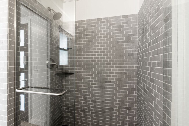 Building Photo - Charming Cardiff-by-the-Sea Cottage - Spacious, Great Neighborhood