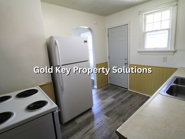 Building Photo - 328-330 E 31st Street