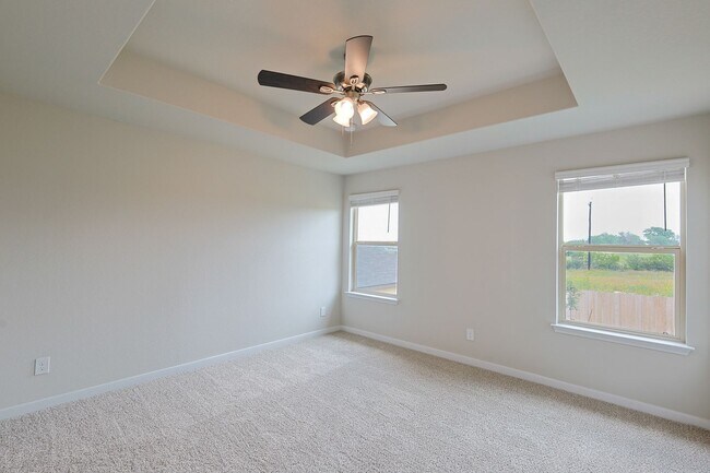 Building Photo - Modern Townhouse in New Braunfels