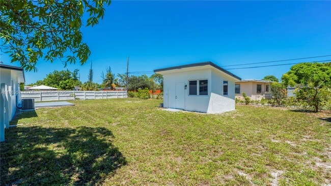 Building Photo - 1773 Lauderdale Manor Dr