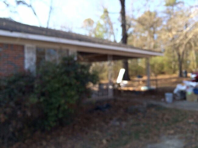 Building Photo - 2716 Wood Dr NE