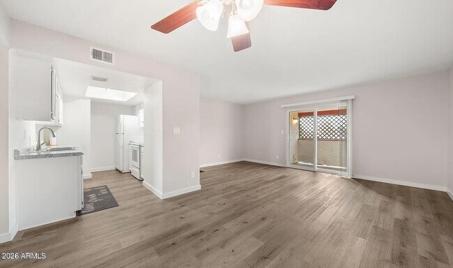 Building Photo - 4211 E Palm Ln