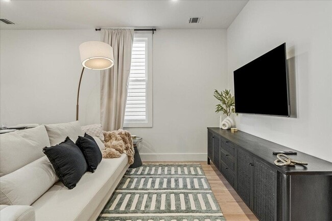 Building Photo - 97-99 Zabriskie St