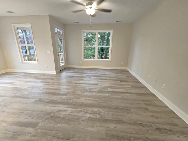 Building Photo - 121 Marianne Ln