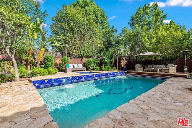 Building Photo - 4724 Noble Ave