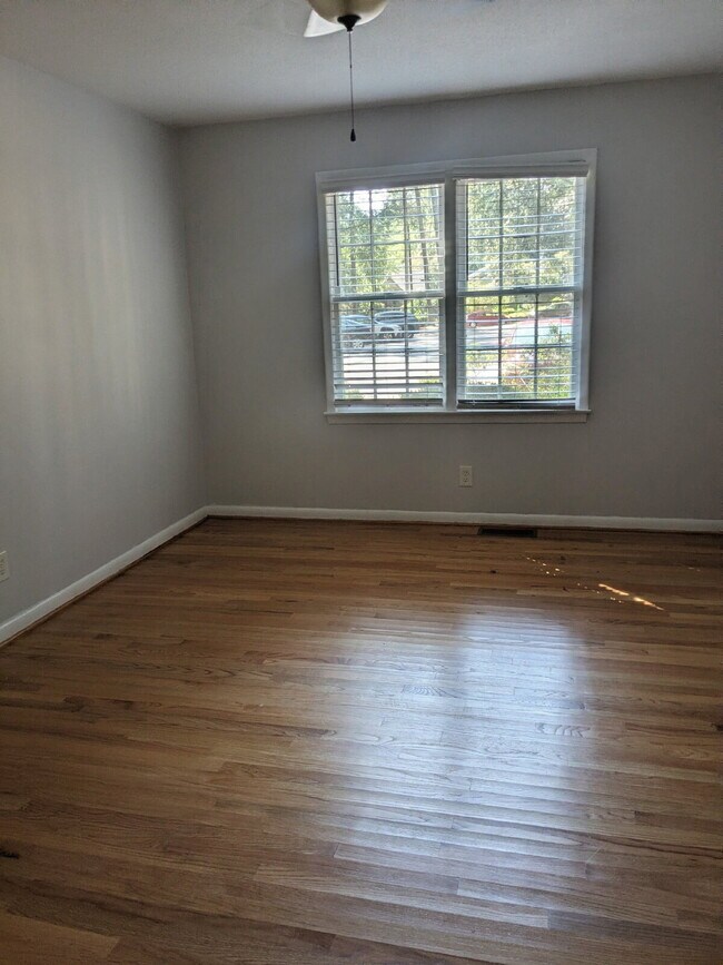 Building Photo - One bedroom opportunity in Five Points!