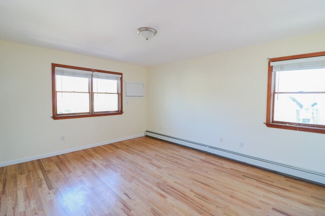 Building Photo - 1472 Nepperhan Ave