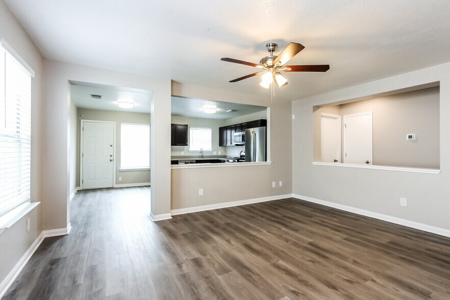 Building Photo - 15510 Miller House Ln